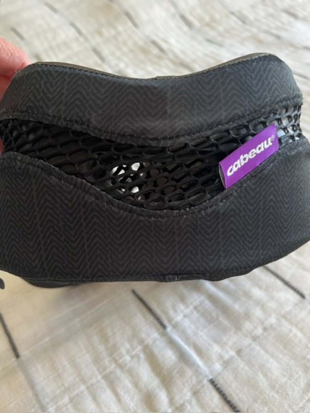Cabeau Evolution Cool Travel Neck Pillow - Picture 6 of 6